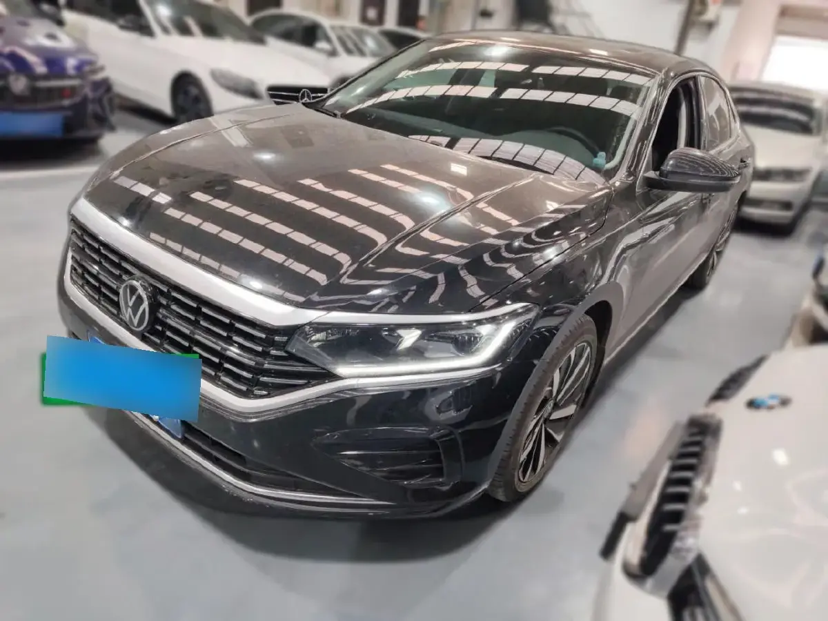 2023 Volkswagen Passat 2.0T 186HP L4 7DCT
