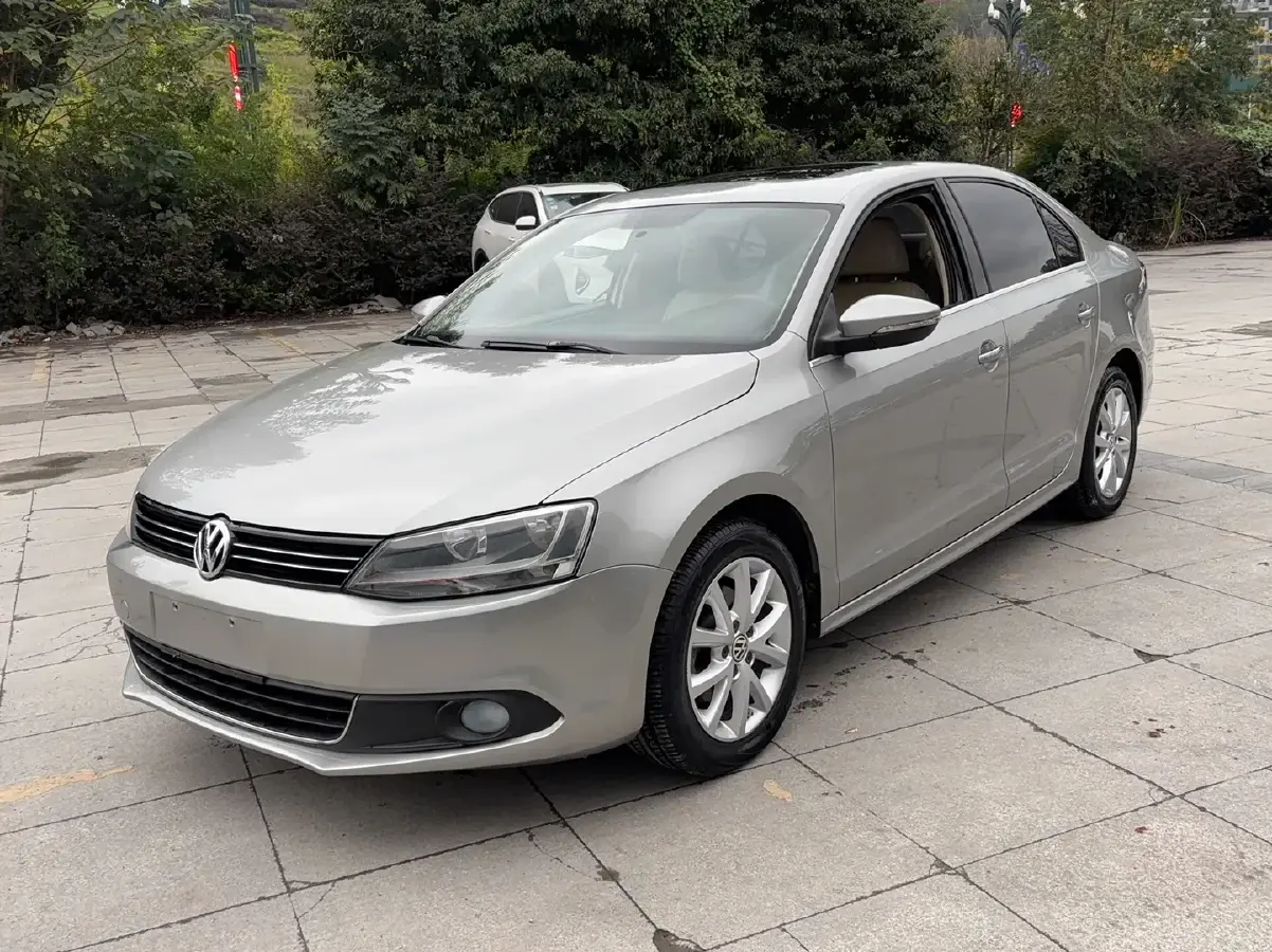 2012 Volkswagen Sagitar 1.6L 105HP L4 6AT
