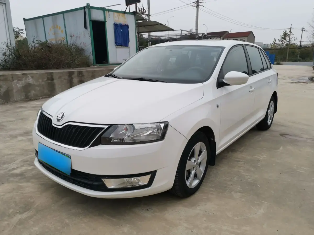 2014 Skoda Rapid Spaceback 1.6L 110HP L4 6AT