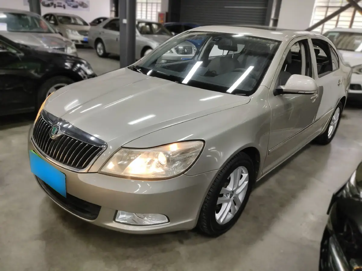 2013 Skoda Octavia 1.6L 105HP L4 5MT