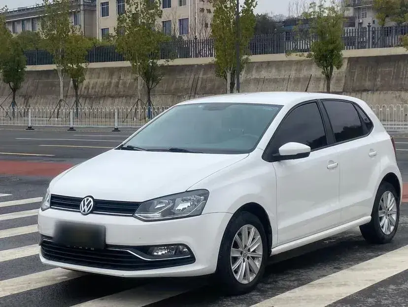 2014 Volkswagen Polo 1.6L 110HP L4 6AT