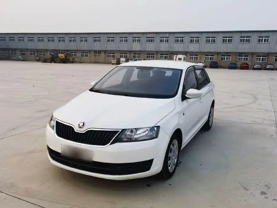 2014 Skoda Rapid Spaceback 1.6L 110HP L4 5MT
