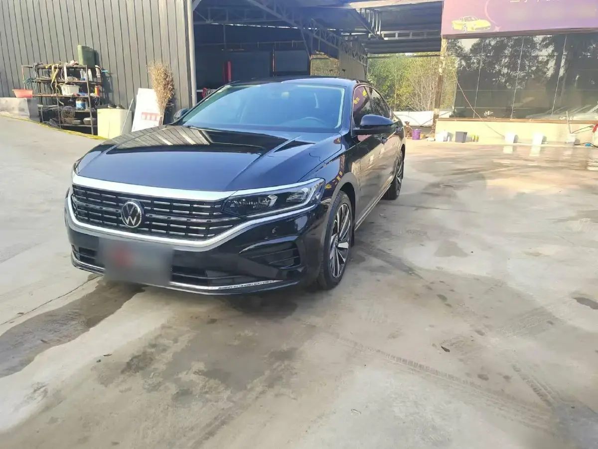 2023 Volkswagen Passat 2.0T 186HP L4 7DCT