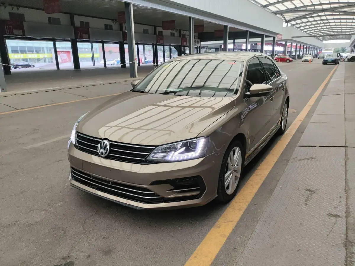 2018 Volkswagen Sagitar 1.4T 150HP L4 7DCT