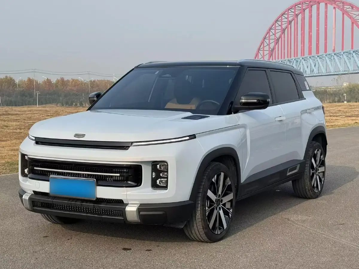 2025 Geely ICON 1.5T 181HP L4 7DCT