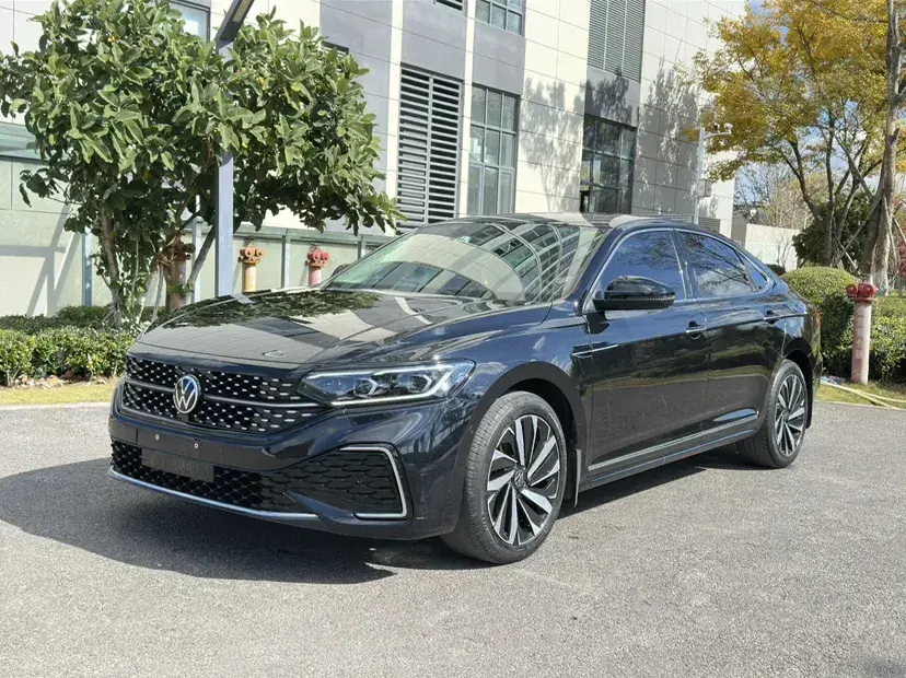 2022 Volkswagen Passat 2.0T 186HP L4 7DCT