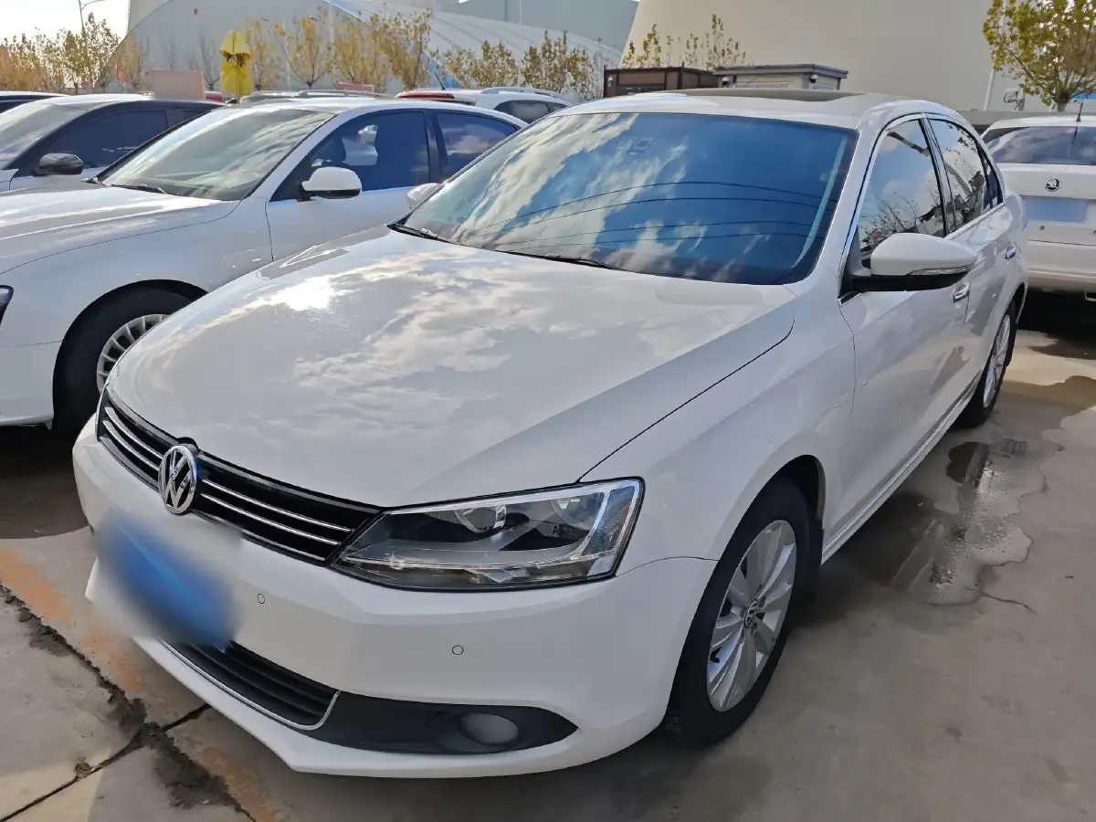 2014 Volkswagen Sagitar 1.4T 131HP L4 7DCT