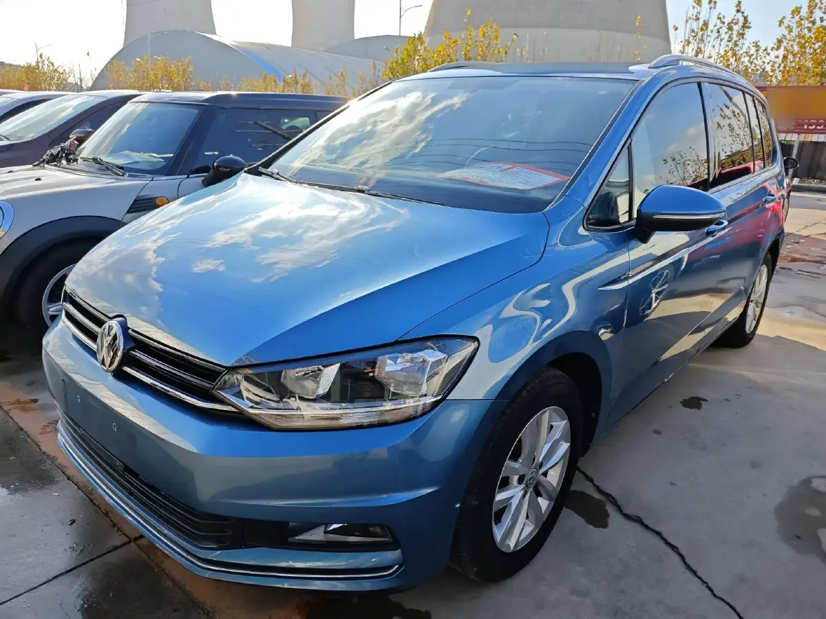 2016 Volkswagen Touran 1.4T 150HP L4 7DCT