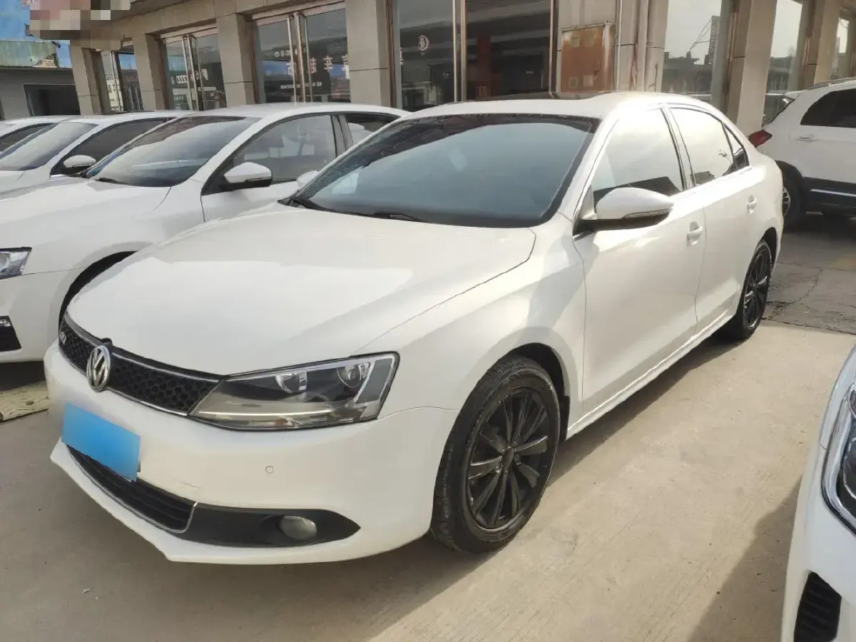 2014 Volkswagen Sagitar 1.4T 131HP L4 7DCT