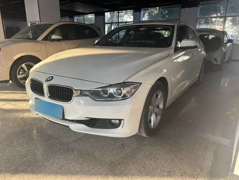2013 BMW 3 Series 2.0T 184HP L4 8AT