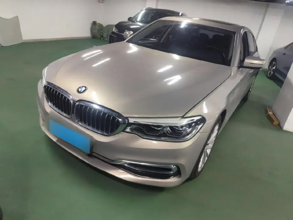 2019 BMW 5 Series 2.0T 184HP L4 8AT PHEV 13KWH