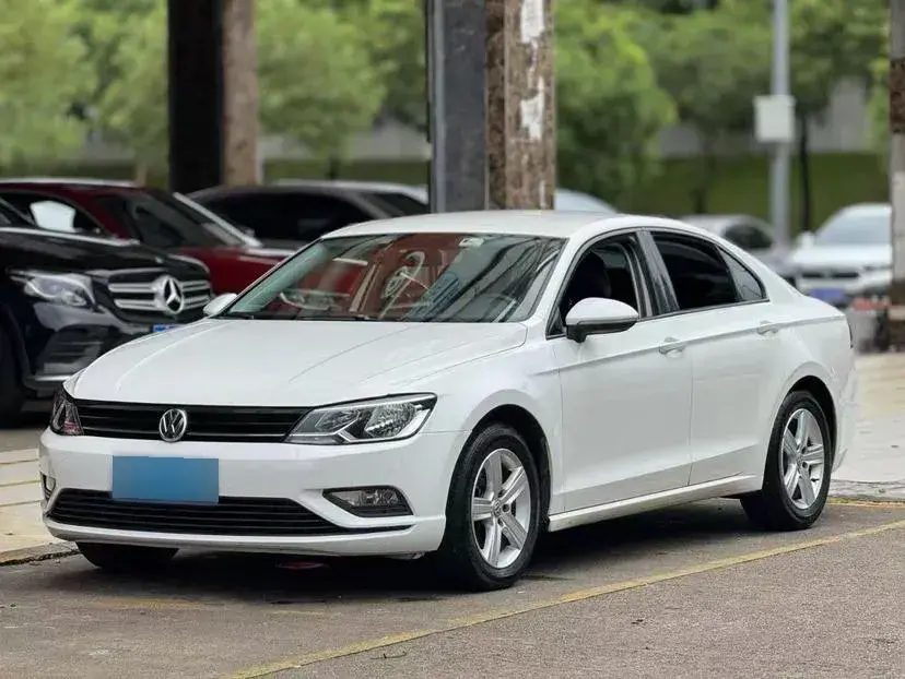 2015 Volkswagen Lamando 1.4T 131HP L4 7DCT