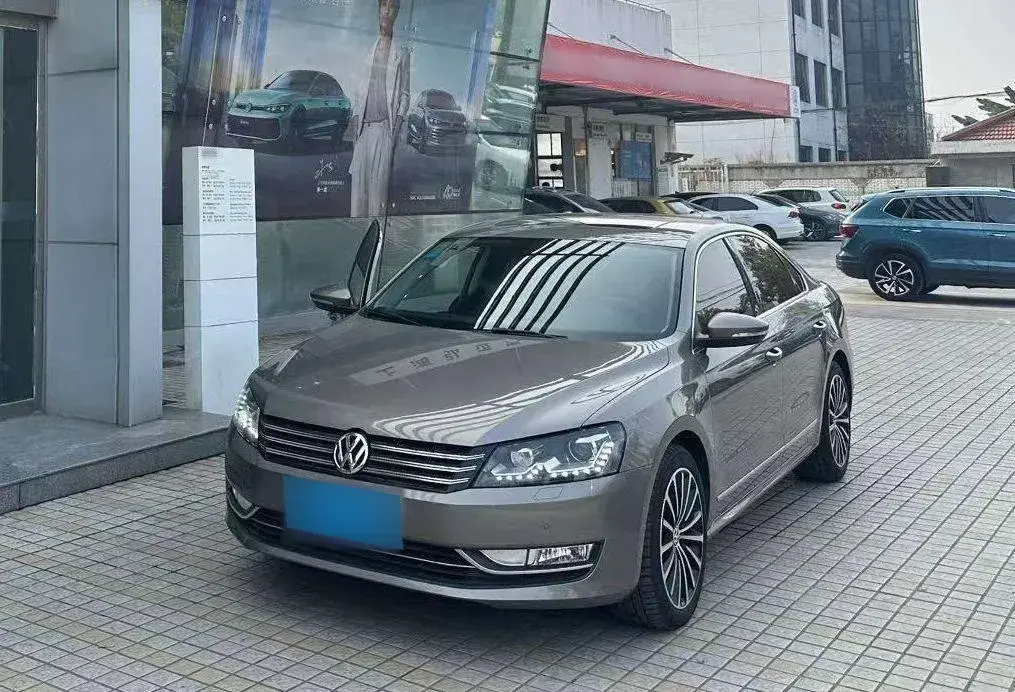 2015 Volkswagen Passat 1.8T 160HP L4 7DCT