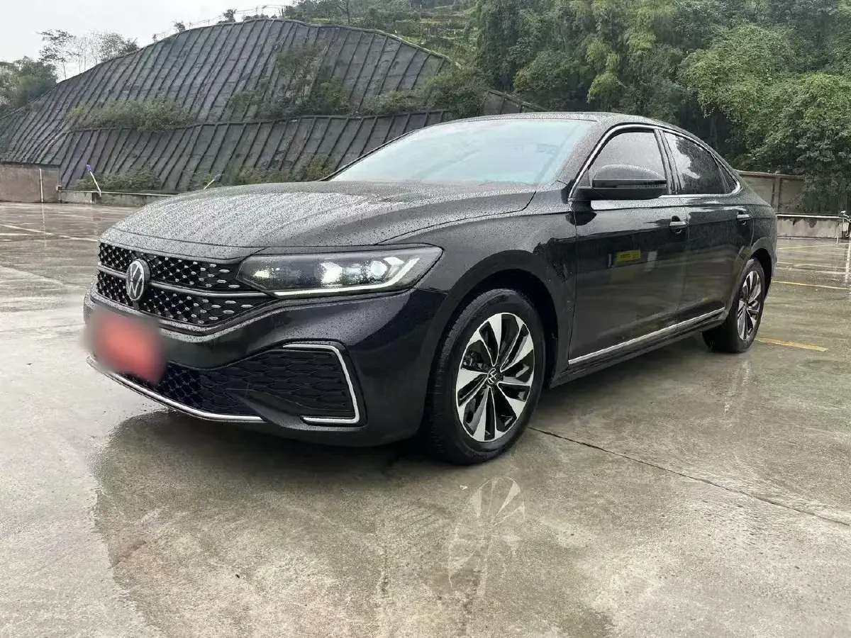 2023 Volkswagen Passat 2.0T 186HP L4 7DCT