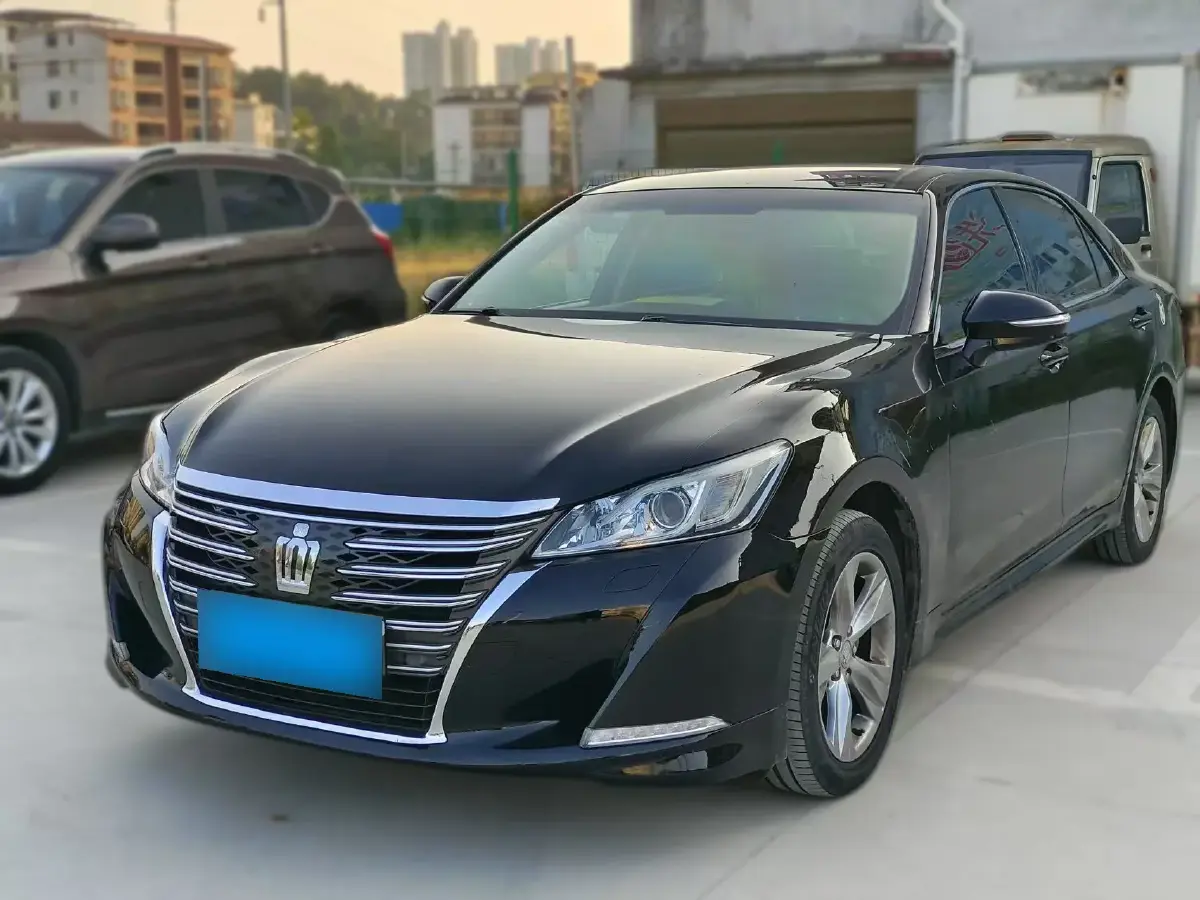 2015 Toyota Crown 2.5L 193HP V6 6AT