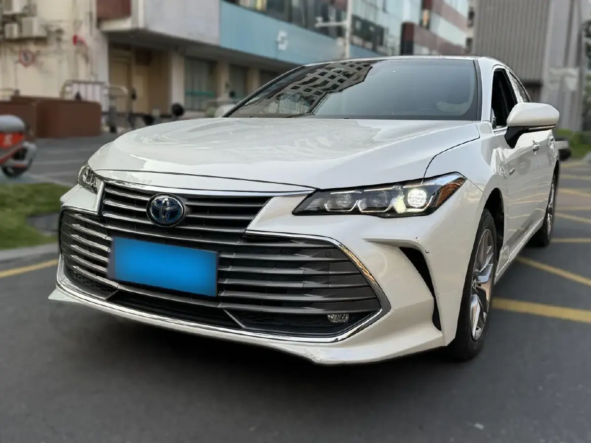 2019 Toyota Avalon 2.5L 178HP L4 E-CVT Hybrid