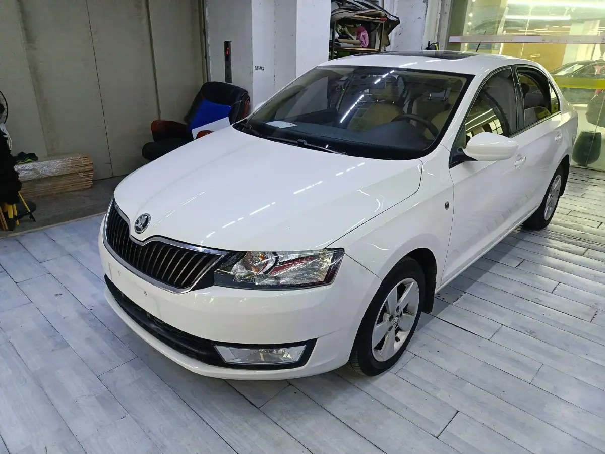 2015 Skoda Rapid 1.6L 110HP L4 6AT