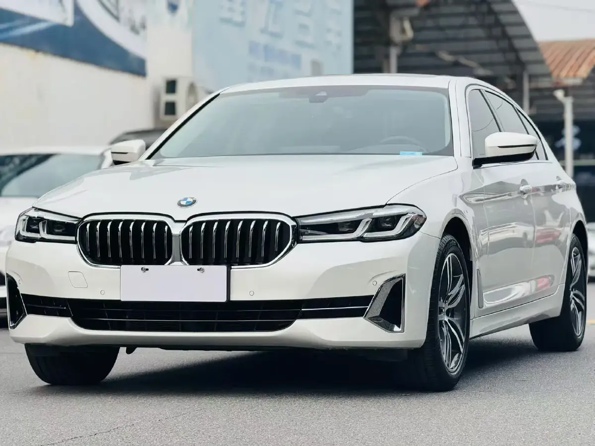 2022 BMW 5 Series 2.0T 252HP L4 8AT