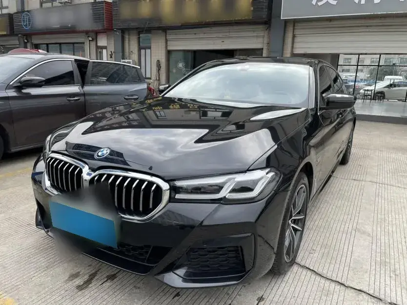 2022 BMW 5 Series 2.0T 184HP L4 8AT PHEV 17.7KWH