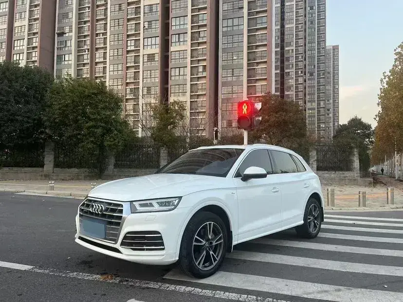 2018 Audi Q5L 2.0T 190HP L4 7DCT