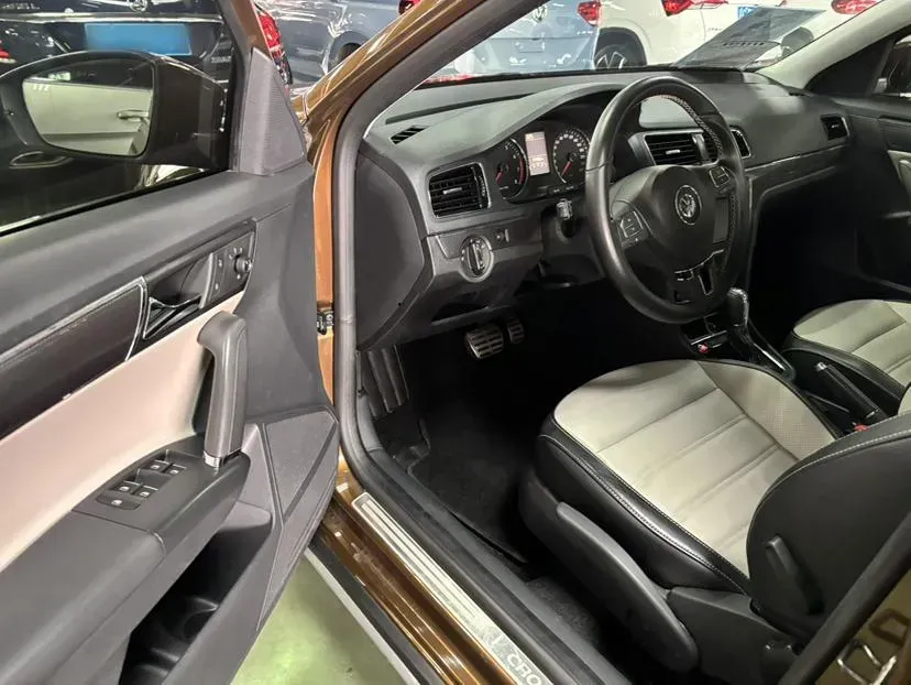 2014 Volkswagen Cross Lavida 1.6L 110HP L4 6AT,autocango,china used car exporter,china ev exporter,chinese used car exporter,chinese used ev exporter