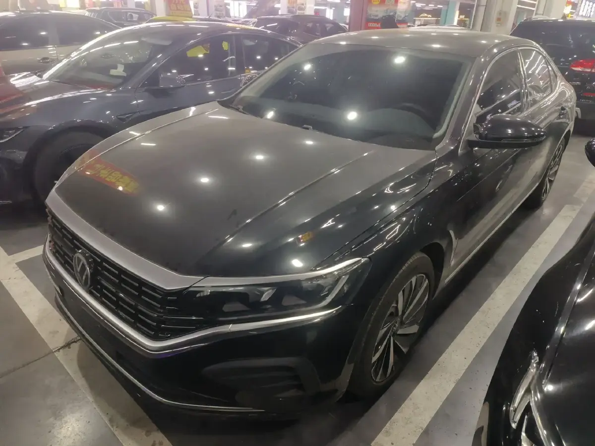 2024 Volkswagen Passat 2.0T 220HP L4 7DCT