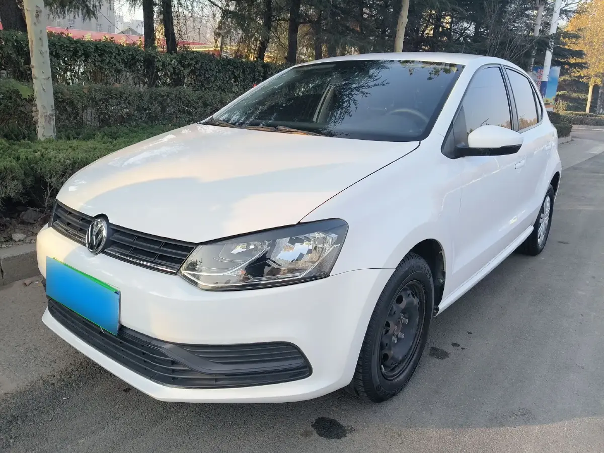 2016 Volkswagen Polo 1.4L 90HP L4 6AT