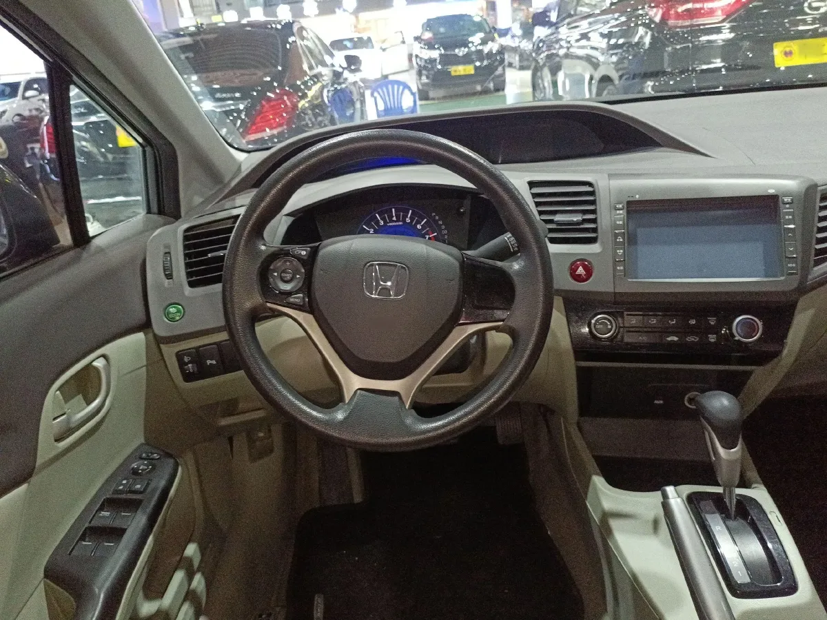 2013 Honda Civic 1.8L 141HP L4 5AT,autocango,china used car exporter,china ev exporter,chinese used car exporter,chinese used ev exporter