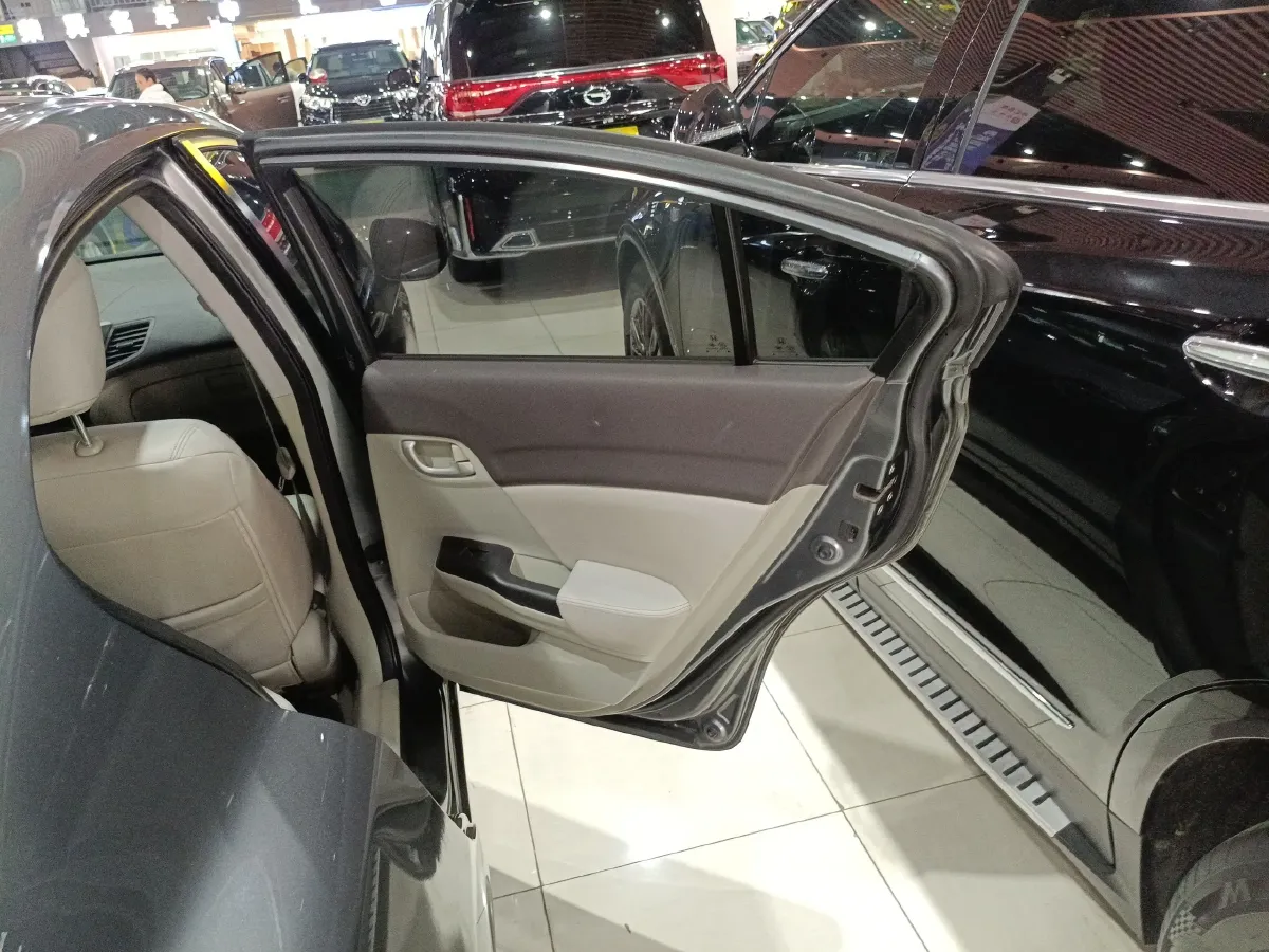 2013 Honda Civic 1.8L 141HP L4 5AT,autocango,china used car exporter,china ev exporter,chinese used car exporter,chinese used ev exporter