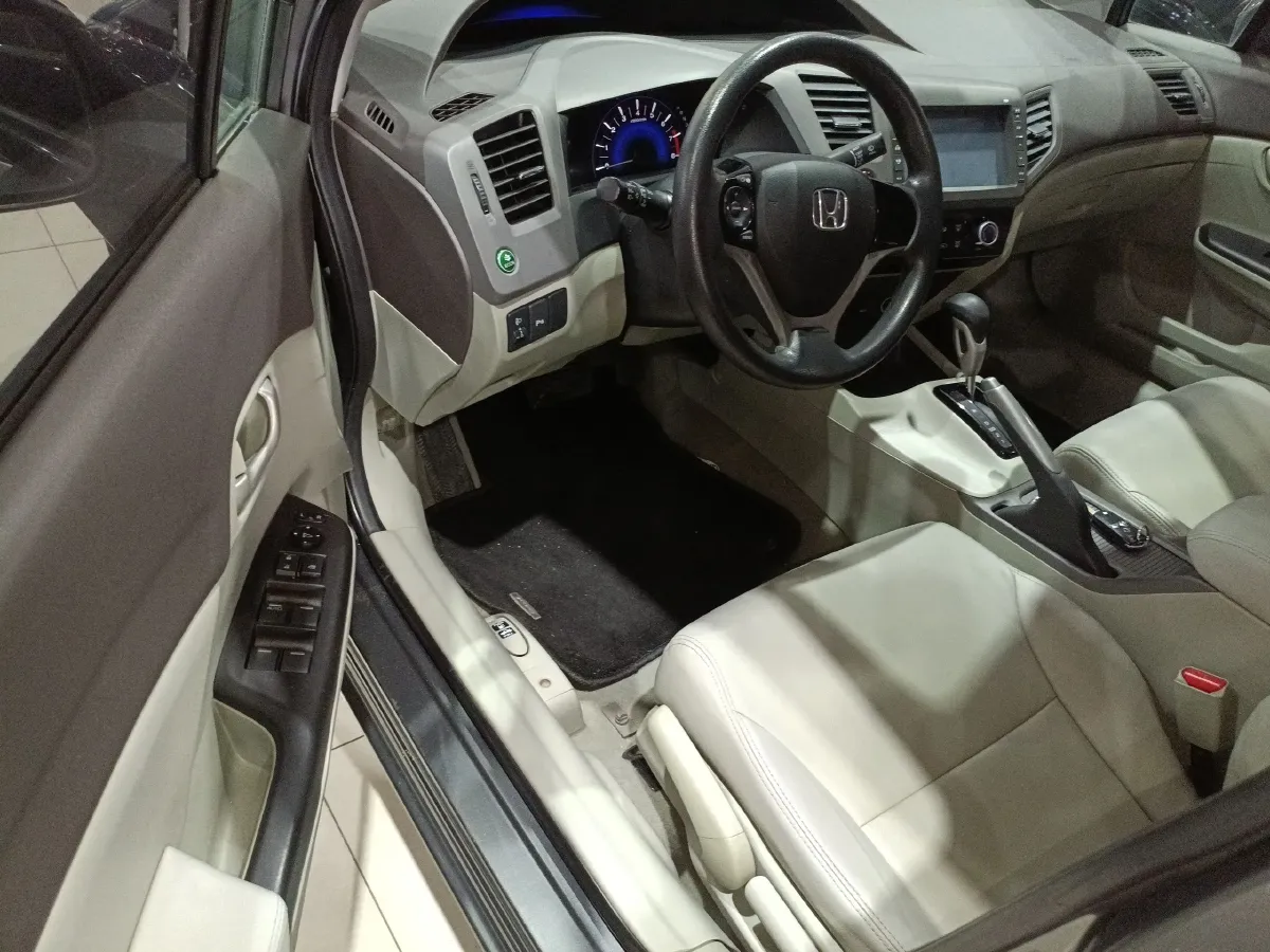 2013 Honda Civic 1.8L 141HP L4 5AT,autocango,china used car exporter,china ev exporter,chinese used car exporter,chinese used ev exporter