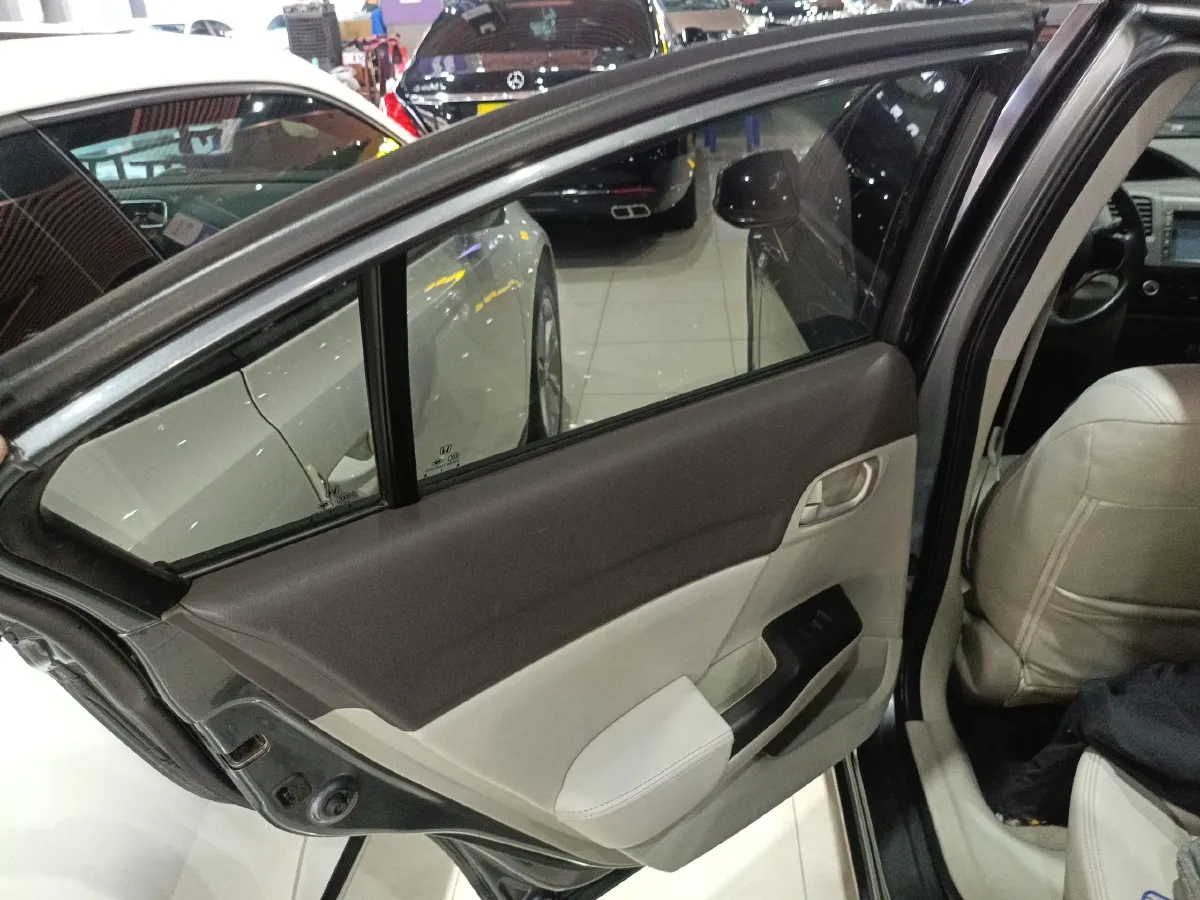 2013 Honda Civic 1.8L 141HP L4 5AT,autocango,china used car exporter,china ev exporter,chinese used car exporter,chinese used ev exporter