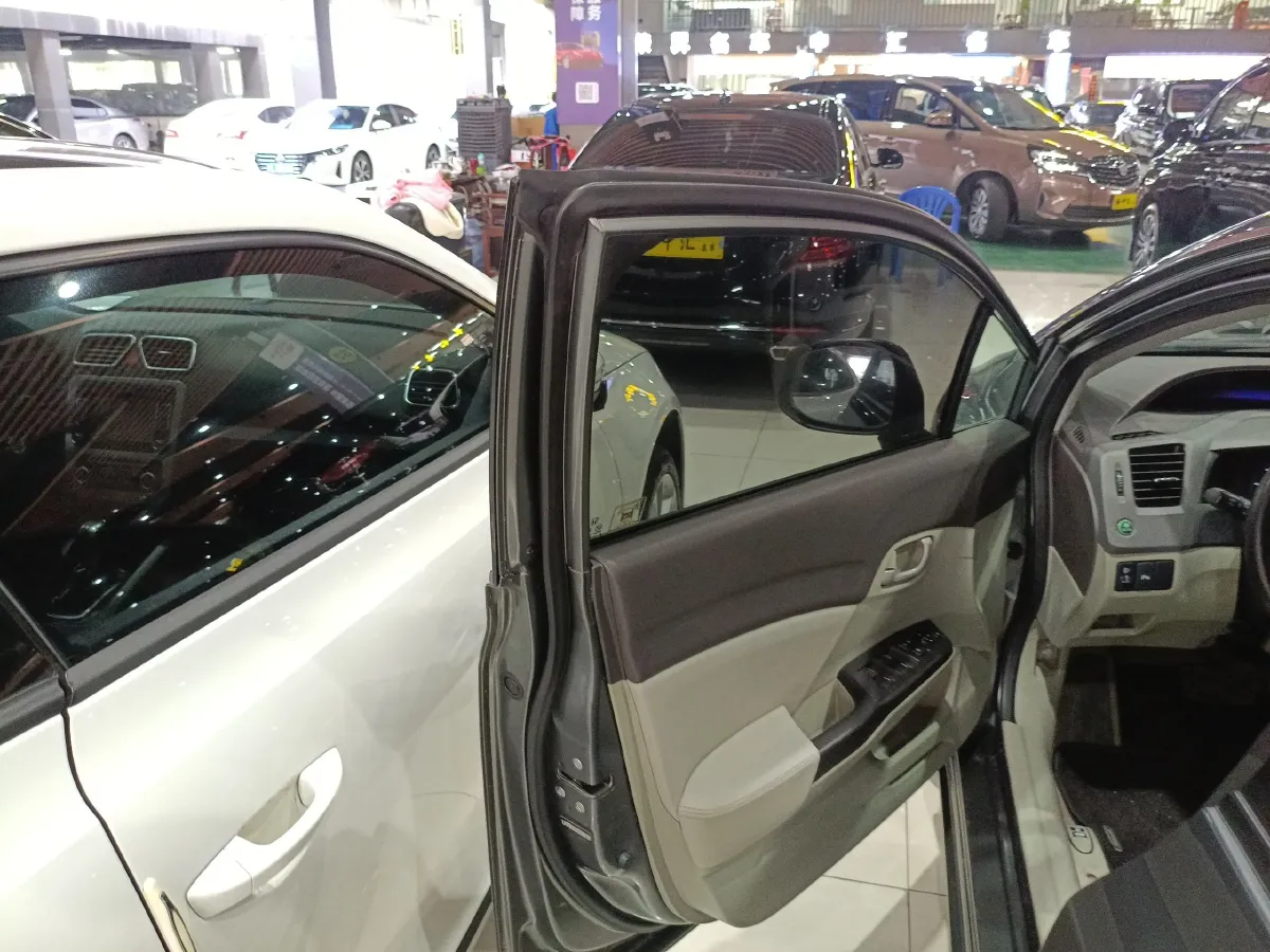 2013 Honda Civic 1.8L 141HP L4 5AT,autocango,china used car exporter,china ev exporter,chinese used car exporter,chinese used ev exporter