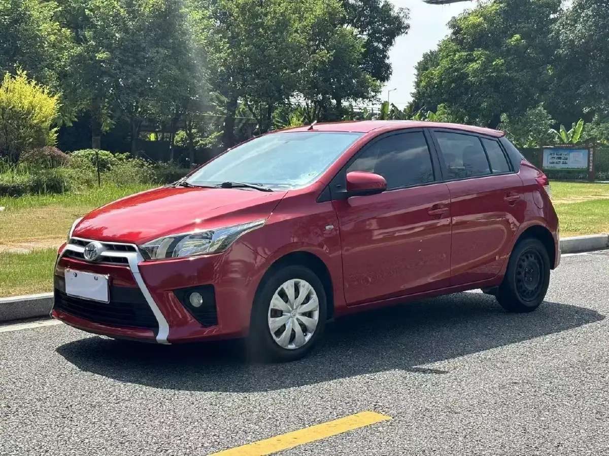2015 Toyota Yaris L 1.5L 107HP L4 4AT