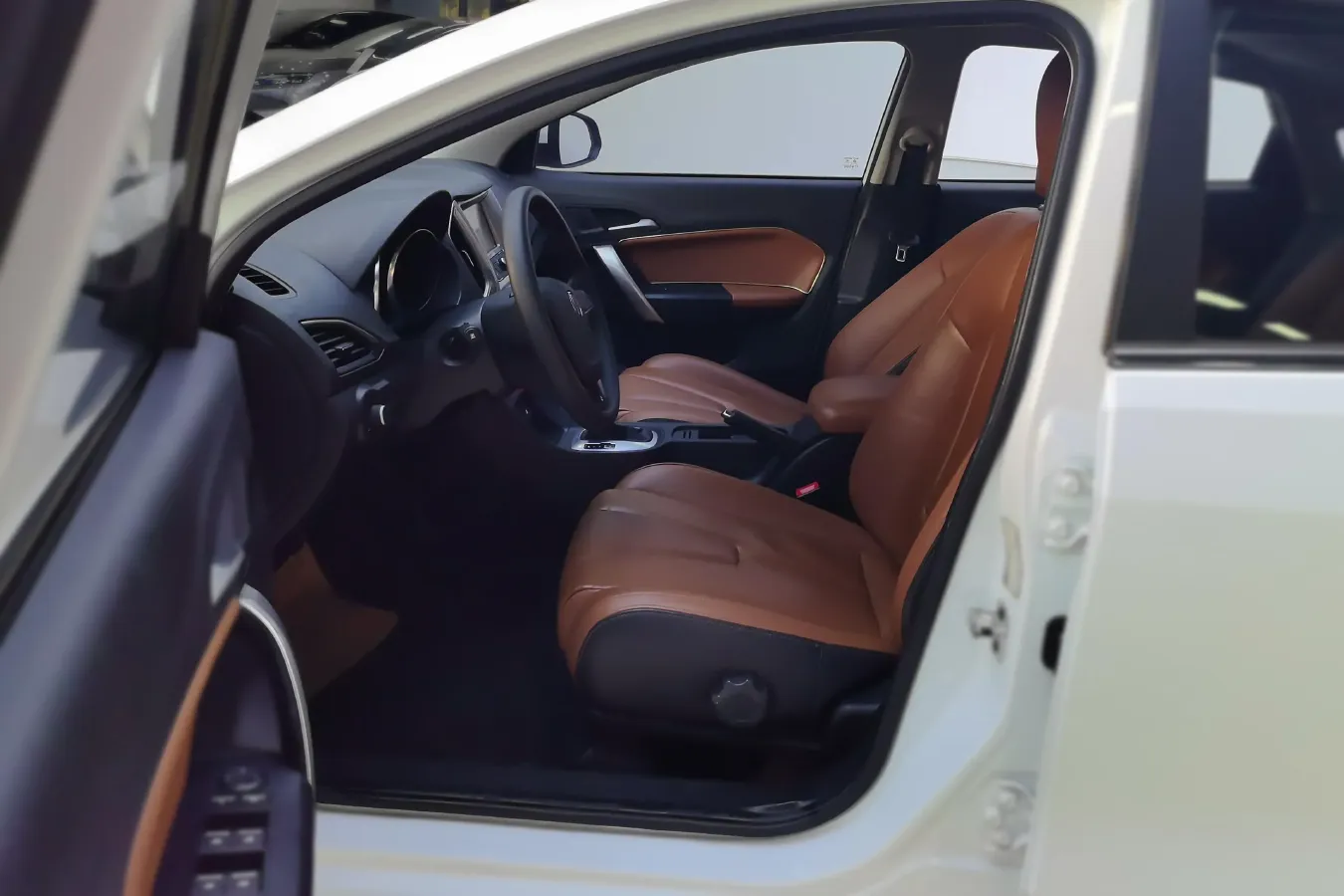 2016 MG GT 1.5L 109HP L4 4AT,autocango,china used car exporter,china ev exporter,chinese used car exporter,chinese used ev exporter