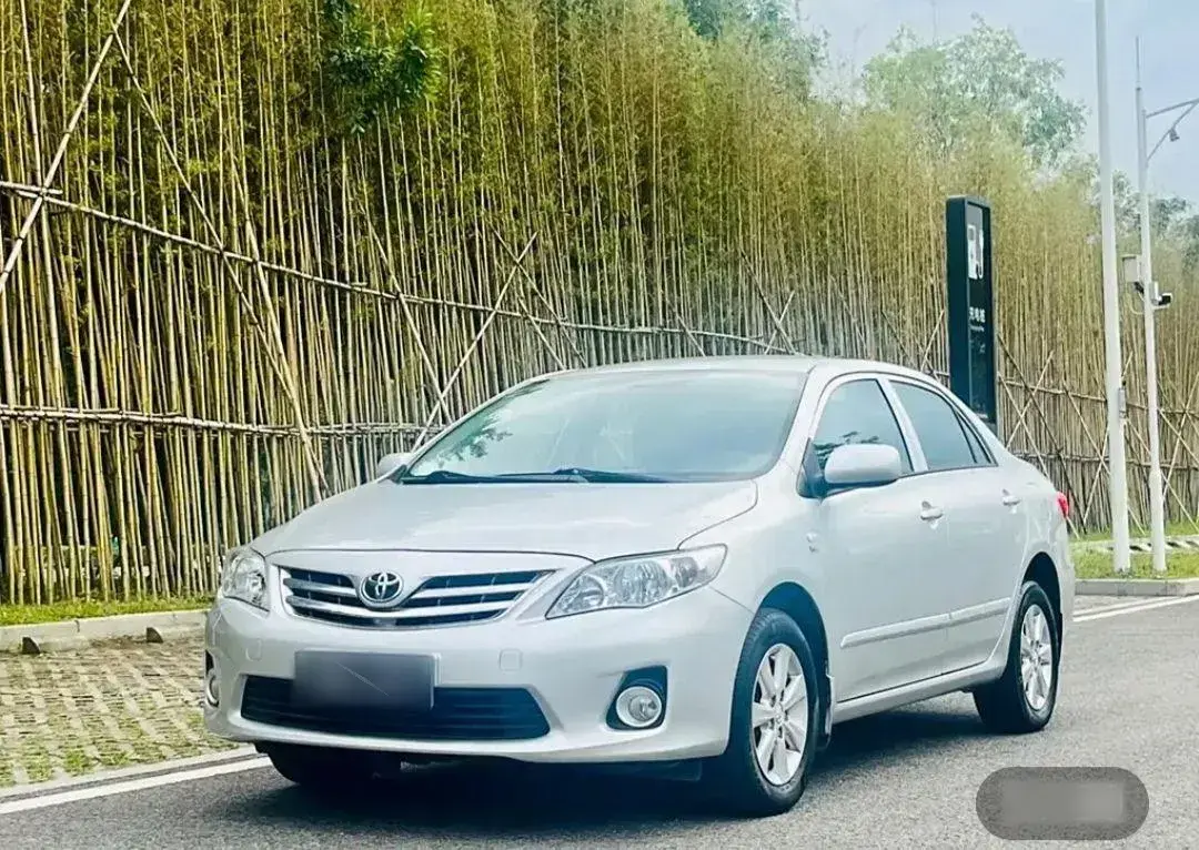 2013 Toyota Corolla 1.8L 140HP L4 CVT