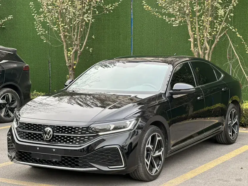 2023 Volkswagen Passat 2.0T 186HP L4 7DCT