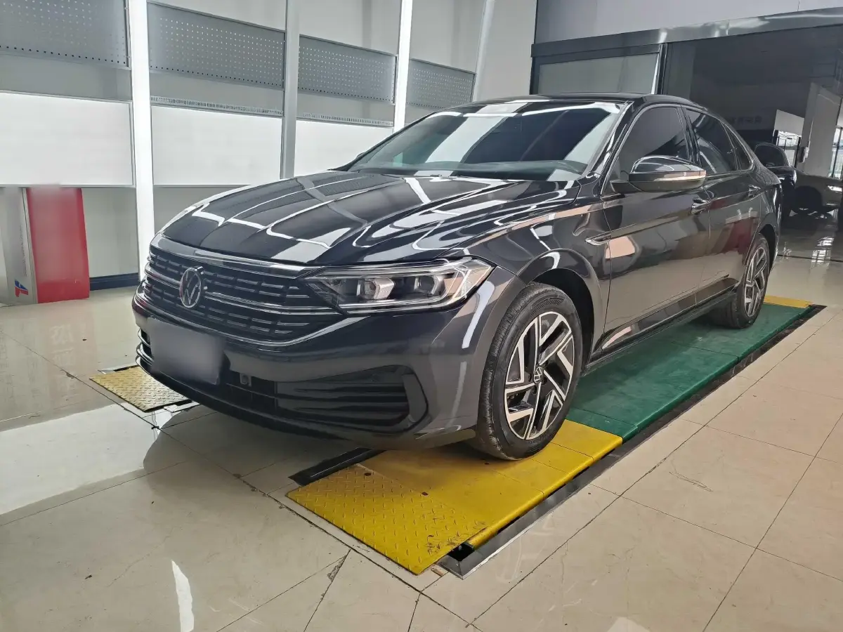 2023 Volkswagen Sagitar 1.5T 160HP L4 7DCT