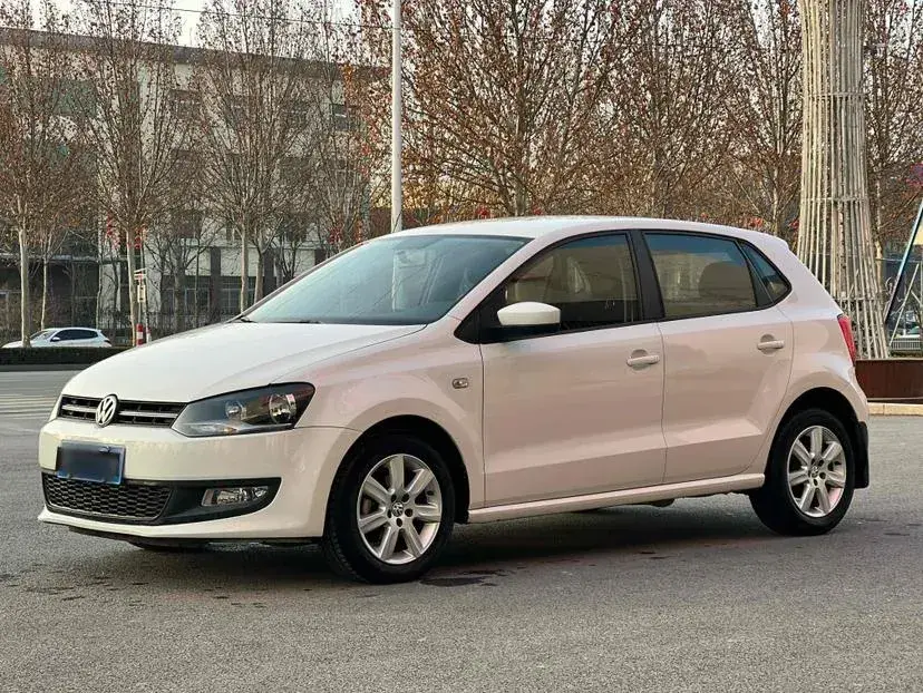 2016 Volkswagen Polo 1.6L 110HP L4 6AT