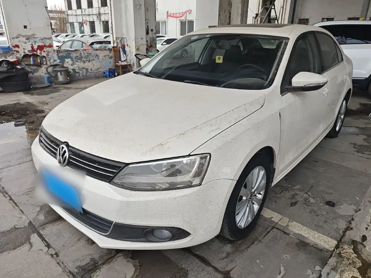 2014 Volkswagen Sagitar 1.6L 105HP L4 5MT