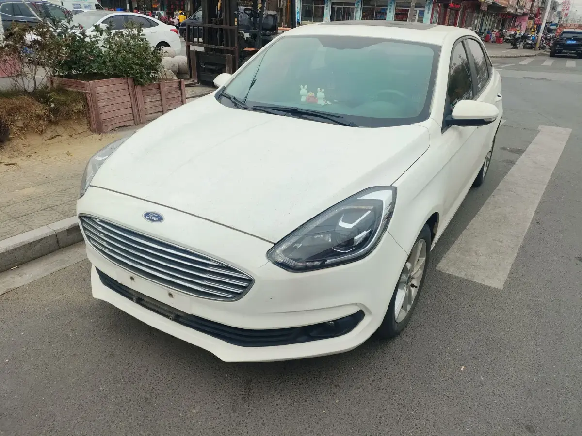 2019 Ford Escort 1.5L 122HP L3 6AT