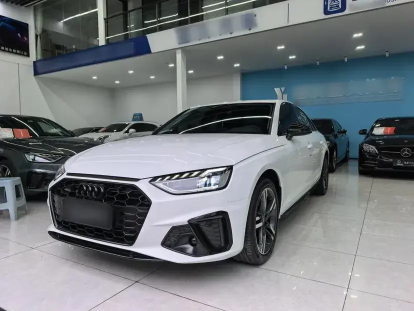 2022 Audi A4L 2.0T 190HP L4 7DCT