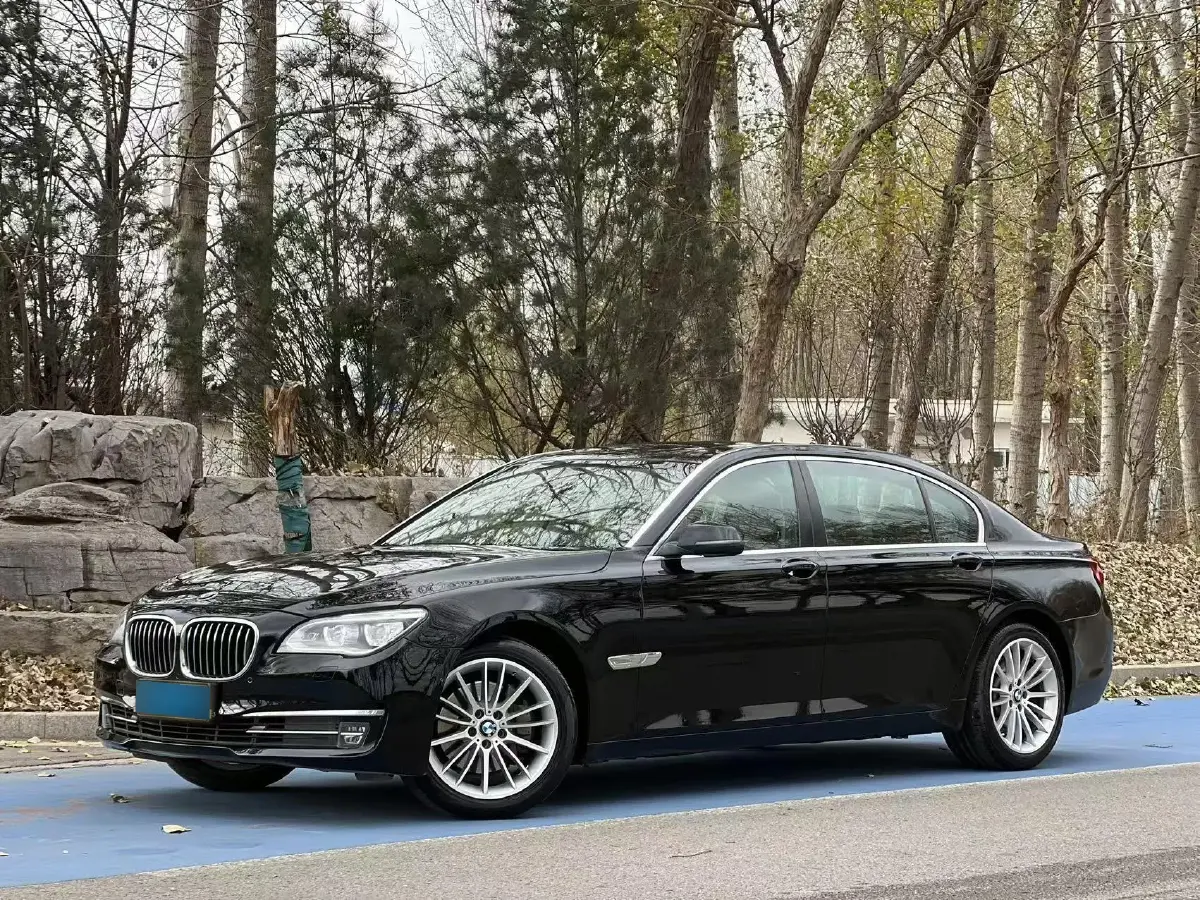 2014 BMW 7 Series 3.0L 258HP L6 8AT