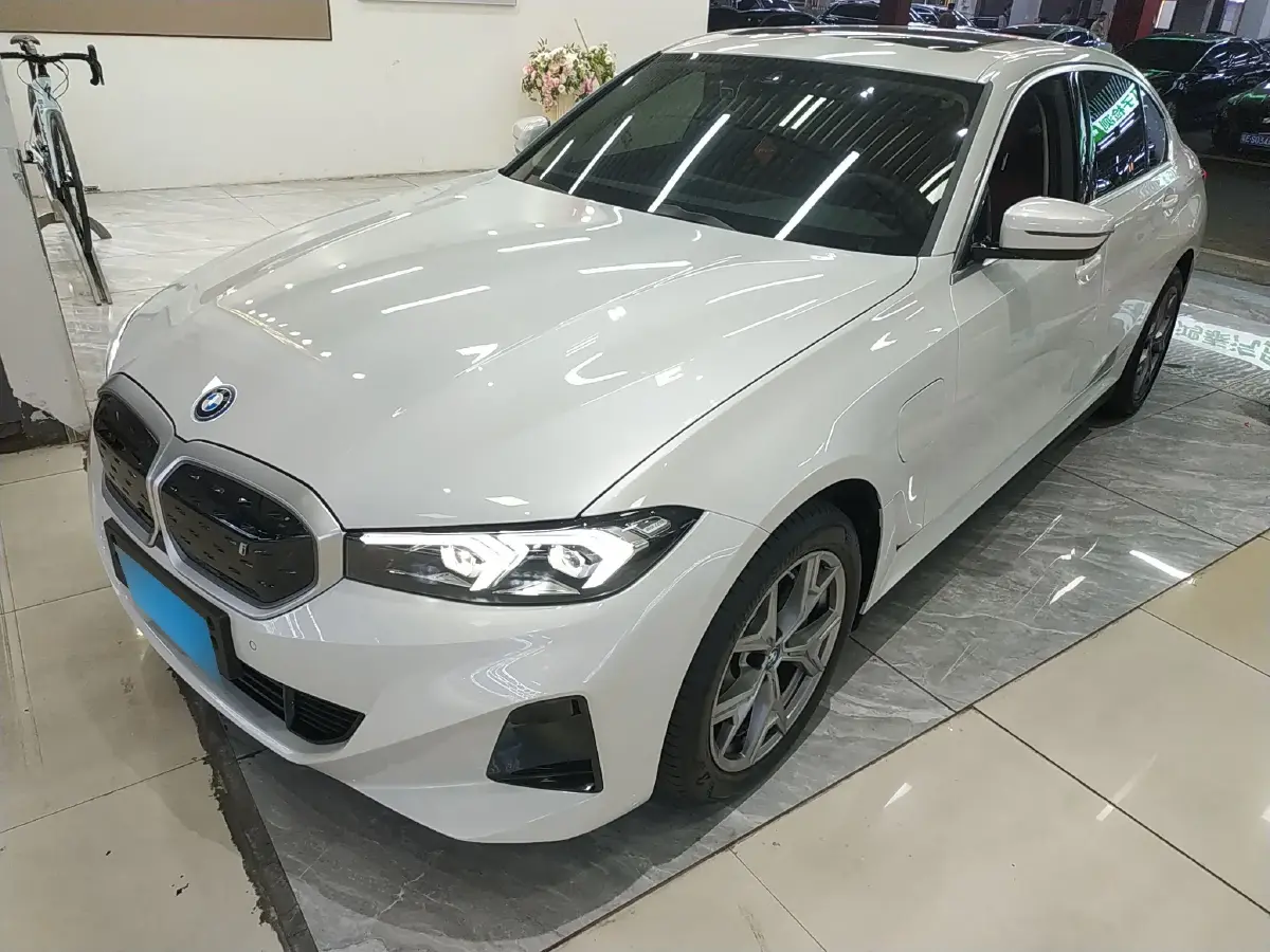 2024 BMW i3 BEV 70KWH