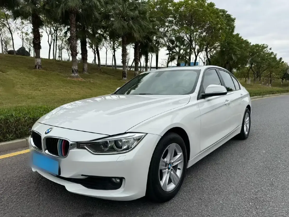 2014 BMW 3 Series 2.0T 184HP L4 8AT