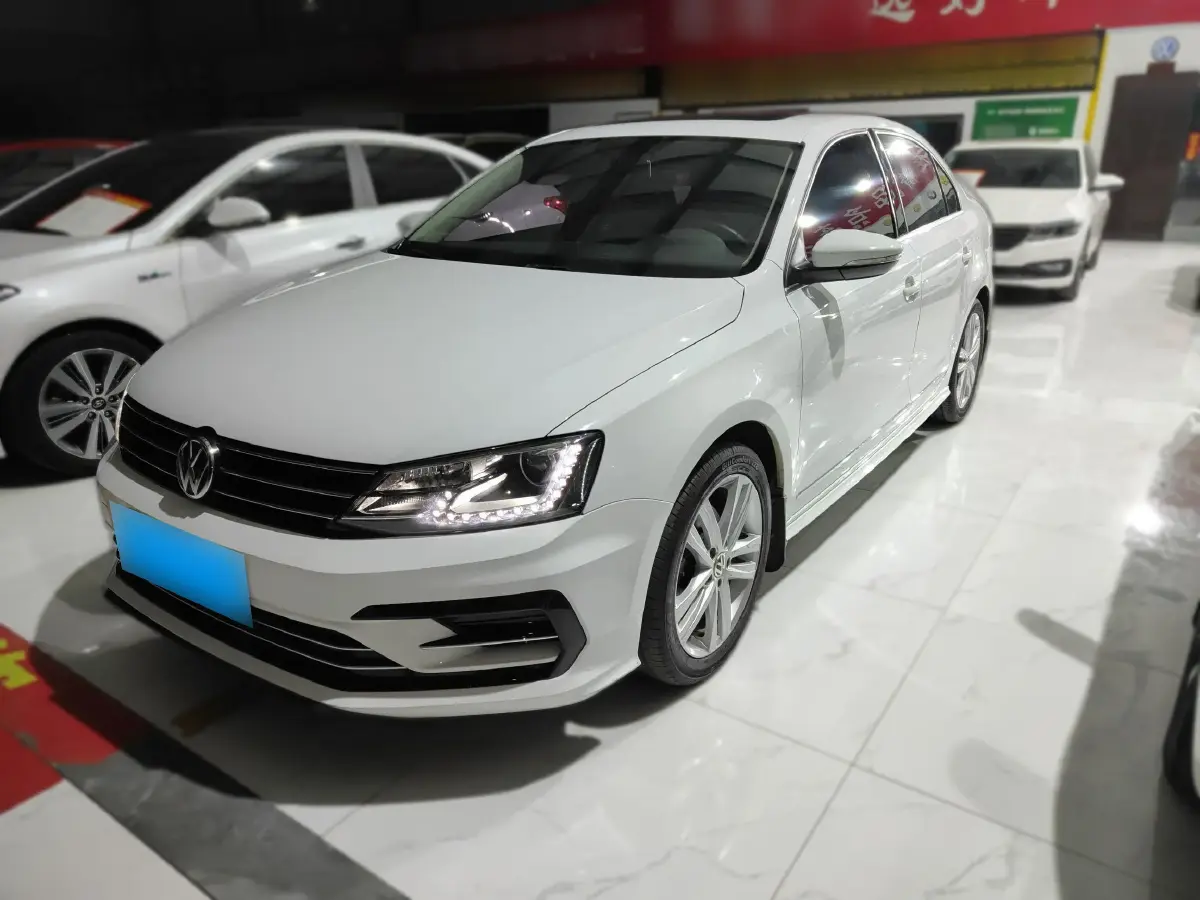 2018 Volkswagen Sagitar 1.4T 150HP L4 7DCT