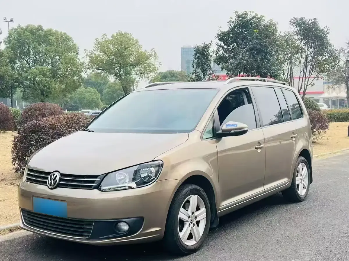 2015 Volkswagen Touran 1.4T 131HP L4 7DCT