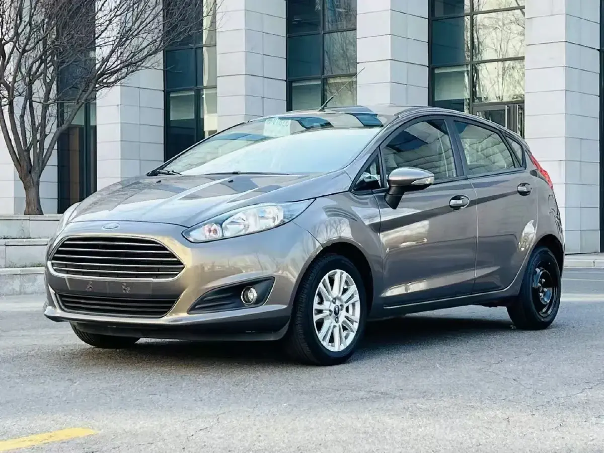 2013 Ford Fiesta 1.5L 110HP L4 5MT
