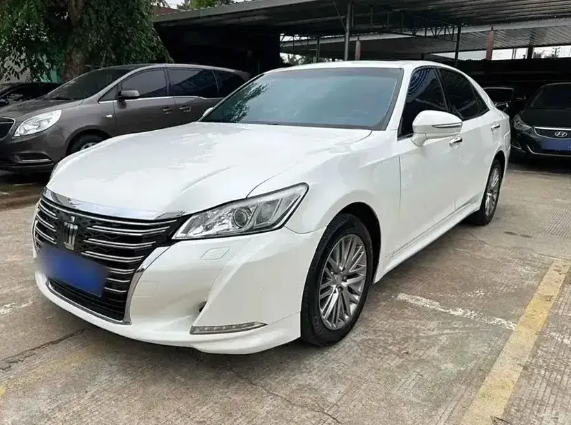2018 Toyota Crown 2.0T 235HP L4 8AT