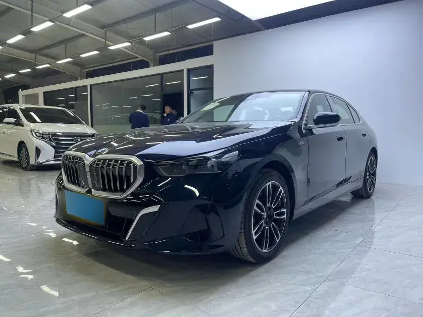 2024 BMW 5 Series 2.0T 190HP L4 8AT