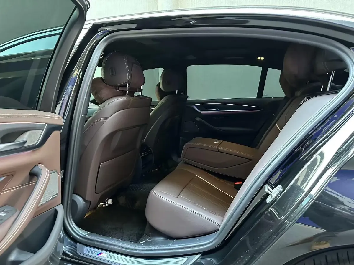 2023 BMW 5 Series 2.0T 245HP L4 8AT,autocango,china used car exporter,china ev exporter,chinese used car exporter,chinese used ev exporter